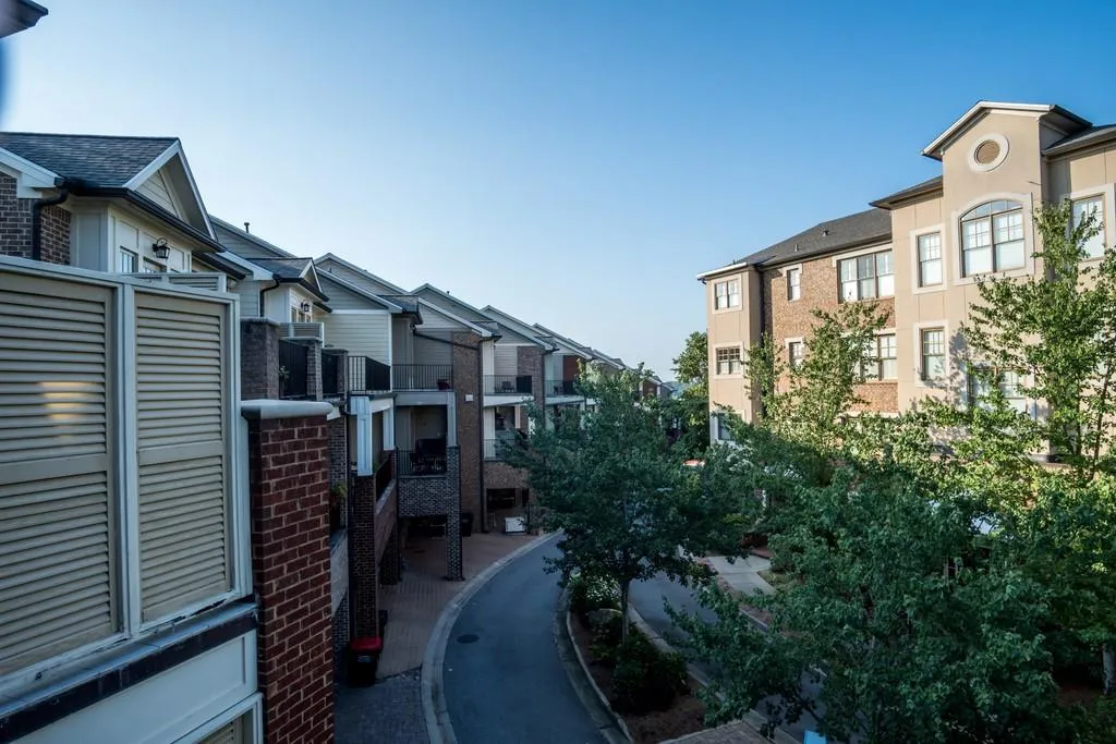 6075 City Walk Lane, Sandy Springs, Georgia 30328, 3 Bedrooms Bedrooms, ,3 BathroomsBathrooms,Residential,Sold,6075 City Walk Lane,6592058
