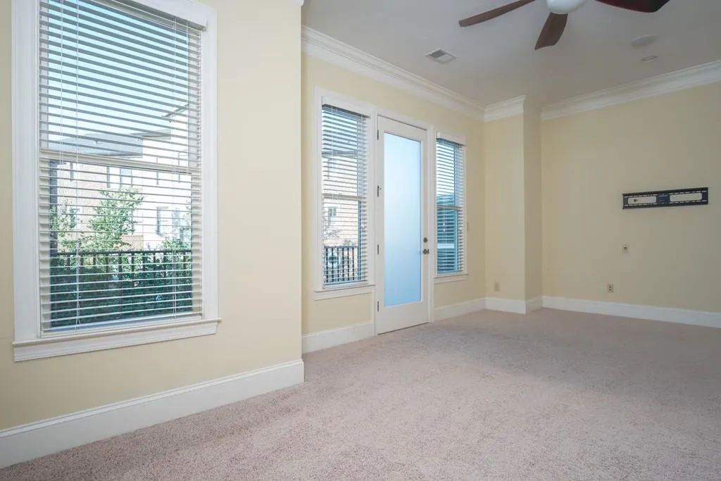 6075 City Walk Lane, Sandy Springs, Georgia 30328, 3 Bedrooms Bedrooms, ,3 BathroomsBathrooms,Residential,Sold,6075 City Walk Lane,6592058