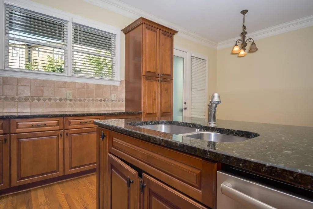 6075 City Walk Lane, Sandy Springs, Georgia 30328, 3 Bedrooms Bedrooms, ,3 BathroomsBathrooms,Residential,Sold,6075 City Walk Lane,6592058