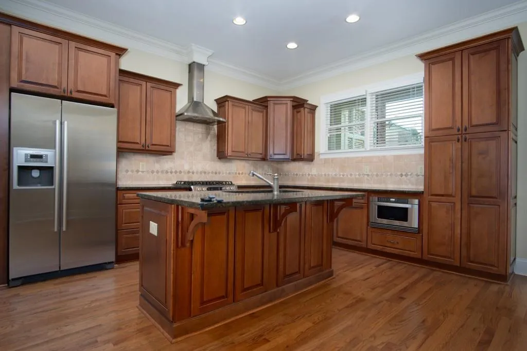 6075 City Walk Lane, Sandy Springs, Georgia 30328, 3 Bedrooms Bedrooms, ,3 BathroomsBathrooms,Residential,Sold,6075 City Walk Lane,6592058