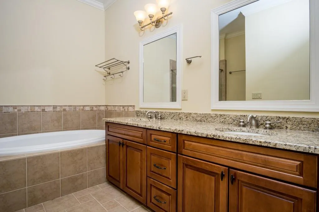 6075 City Walk Lane, Sandy Springs, Georgia 30328, 3 Bedrooms Bedrooms, ,3 BathroomsBathrooms,Residential,Sold,6075 City Walk Lane,6592058
