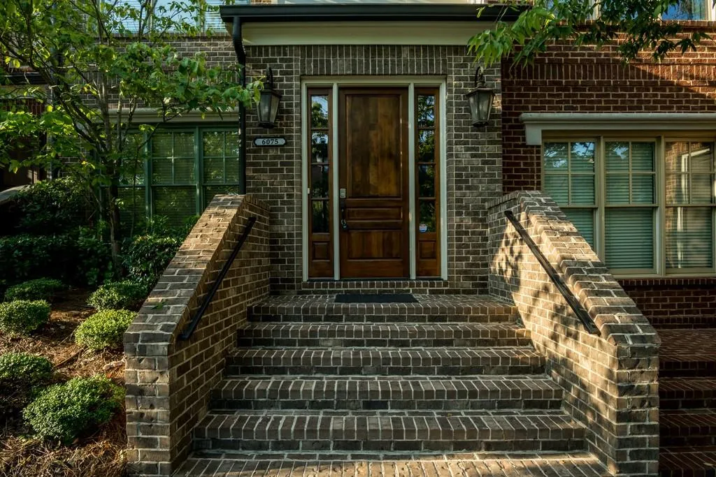 6075 City Walk Lane, Sandy Springs, Georgia 30328, 3 Bedrooms Bedrooms, ,3 BathroomsBathrooms,Residential,Sold,6075 City Walk Lane,6592058