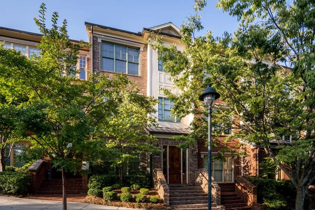 6075 City Walk Lane, Sandy Springs, Georgia 30328, 3 Bedrooms Bedrooms, ,3 BathroomsBathrooms,Residential,Sold,6075 City Walk Lane,6592058