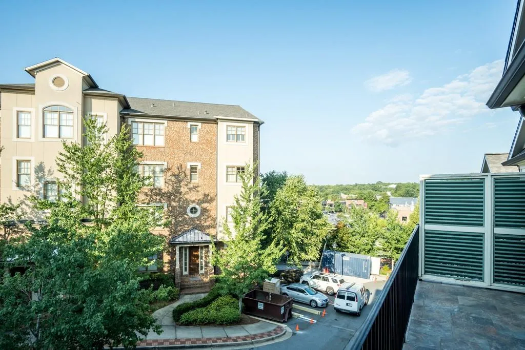 6075 City Walk Lane, Sandy Springs, Georgia 30328, 3 Bedrooms Bedrooms, ,3 BathroomsBathrooms,Residential,Sold,6075 City Walk Lane,6592058