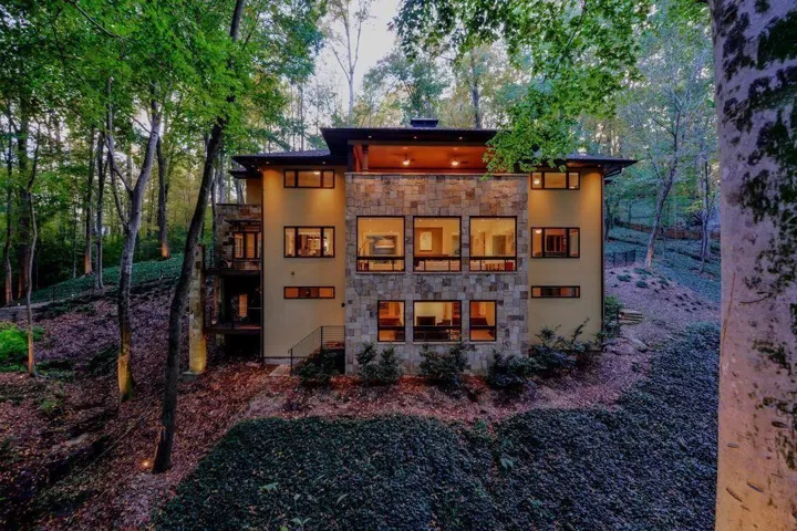 1180 E Beechwood Drive Nw, Atlanta, Georgia 30327