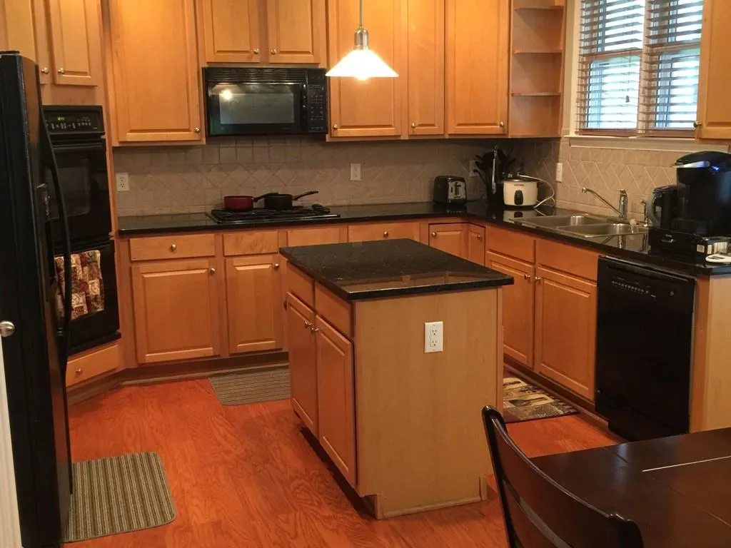 220 Fieldsborn Court Ne, Sandy Springs, Georgia 30328, 6 Bedrooms Bedrooms, ,4 BathroomsBathrooms,Residential,Sold,220 Fieldsborn Court Ne,6757935