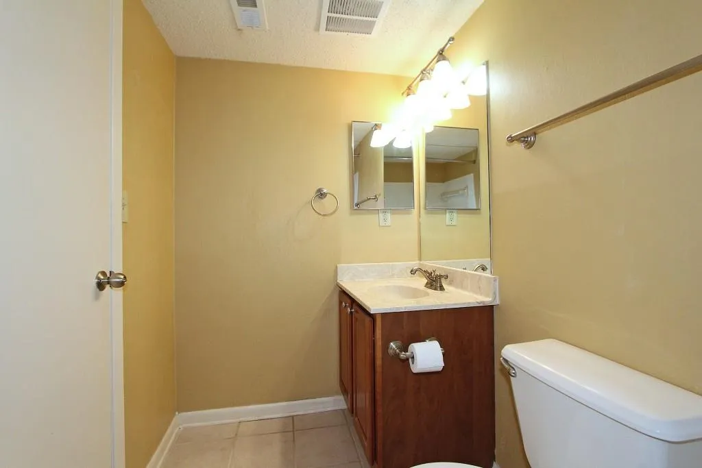 6900 Roswell Road Unit F7, Sandy Springs, Georgia 30328, 2 Bedrooms Bedrooms, ,2 BathroomsBathrooms,Residential,Sold,6900 Roswell Road Unit F7,5761287