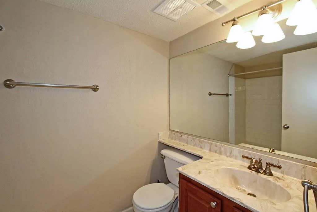 6900 Roswell Road Unit F7, Sandy Springs, Georgia 30328, 2 Bedrooms Bedrooms, ,2 BathroomsBathrooms,Residential,Sold,6900 Roswell Road Unit F7,5761287