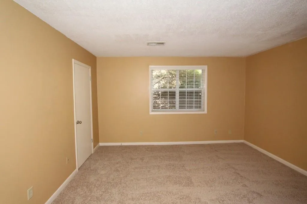 6900 Roswell Road Unit F7, Sandy Springs, Georgia 30328, 2 Bedrooms Bedrooms, ,2 BathroomsBathrooms,Residential,Sold,6900 Roswell Road Unit F7,5761287