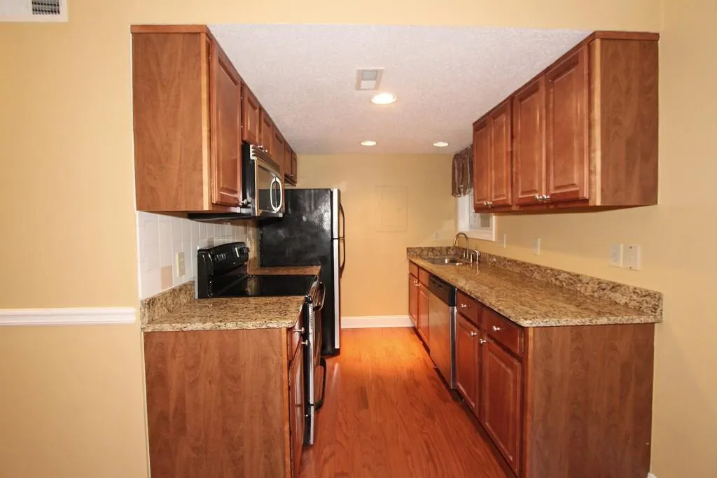 6900 Roswell Road Unit F7, Sandy Springs, Georgia 30328, 2 Bedrooms Bedrooms, ,2 BathroomsBathrooms,Residential,Sold,6900 Roswell Road Unit F7,5761287