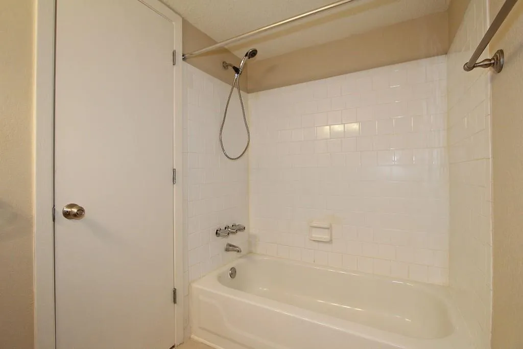 6900 Roswell Road Unit F7, Sandy Springs, Georgia 30328, 2 Bedrooms Bedrooms, ,2 BathroomsBathrooms,Residential,Sold,6900 Roswell Road Unit F7,5761287
