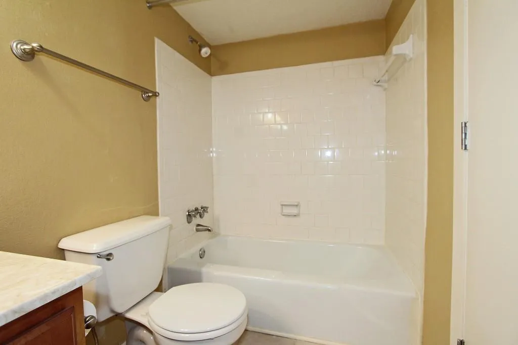 6900 Roswell Road Unit F7, Sandy Springs, Georgia 30328, 2 Bedrooms Bedrooms, ,2 BathroomsBathrooms,Residential,Sold,6900 Roswell Road Unit F7,5761287