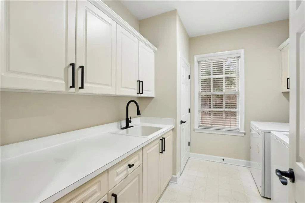 535 Telford Place, Atlanta, Georgia 30342, 4 Bedrooms Bedrooms, ,3 BathroomsBathrooms,Residential,Sold,535 Telford Place,7553879