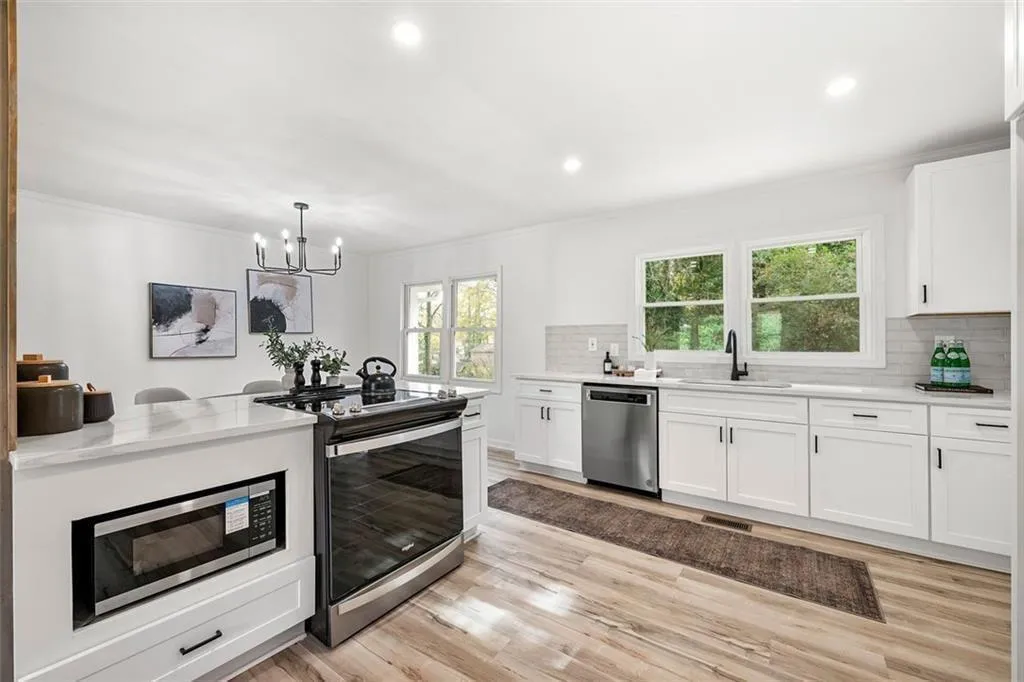 2376 Cross Street Nw, Atlanta, Georgia 30318, 3 Bedrooms Bedrooms, ,2 BathroomsBathrooms,Residential,For Sale,2376 Cross Street Nw,7627079