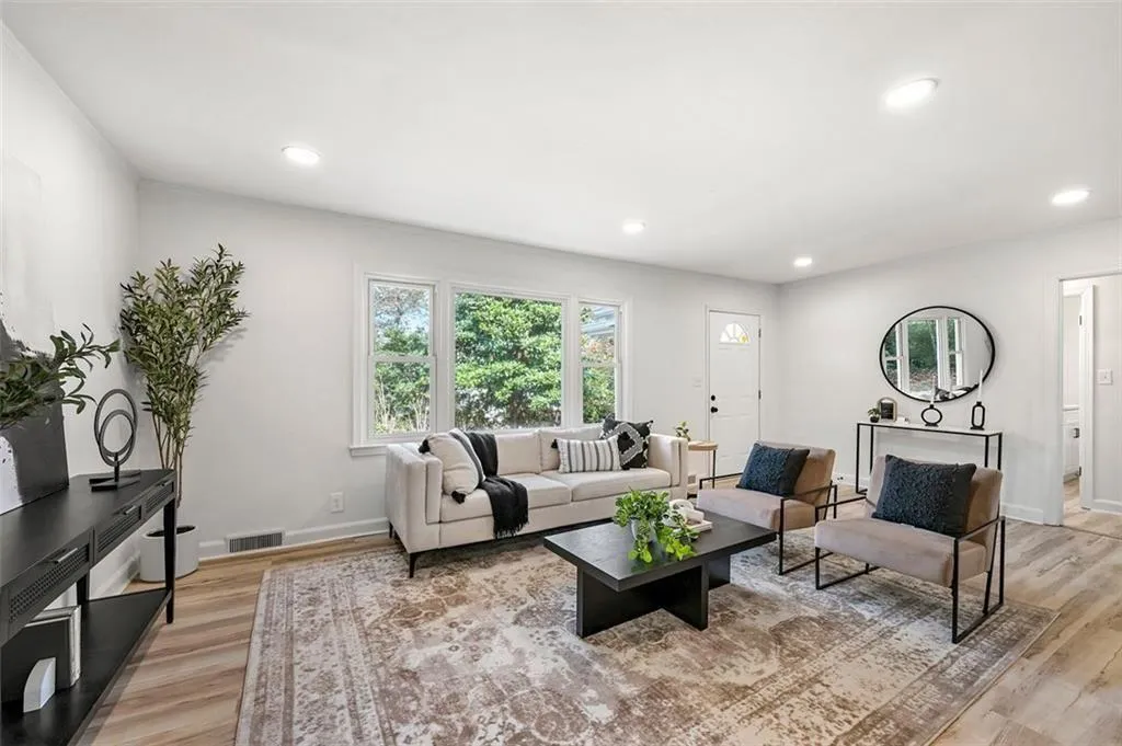 2376 Cross Street Nw, Atlanta, Georgia 30318, 3 Bedrooms Bedrooms, ,2 BathroomsBathrooms,Residential,For Sale,2376 Cross Street Nw,7627079