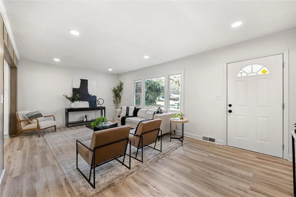 2376 Cross Street Nw, Atlanta, Georgia 30318, 3 Bedrooms Bedrooms, ,2 BathroomsBathrooms,Residential,For Sale,2376 Cross Street Nw,7627079