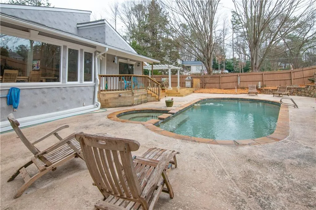 1120 Old Woodbine Road, Sandy Springs, Georgia 30319, 3 Bedrooms Bedrooms, ,3 BathroomsBathrooms,Residential,Sold,1120 Old Woodbine Road,6746038