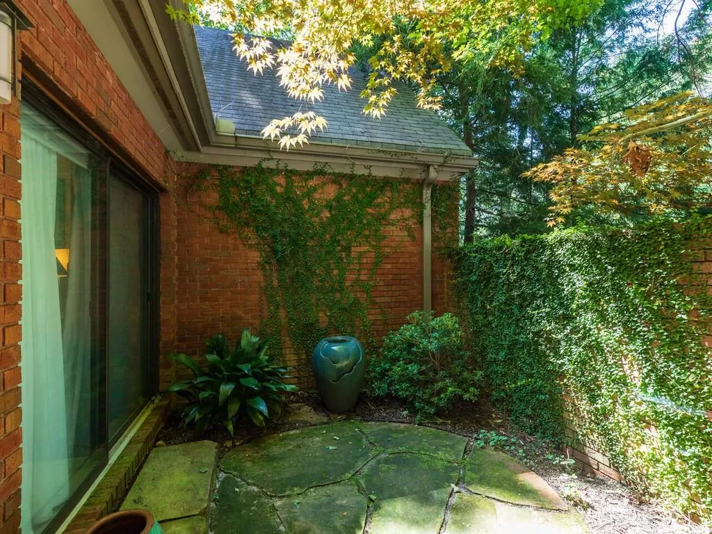 255 Brackenwood Circle, Sandy Springs, Georgia 30328, 3 Bedrooms Bedrooms, ,3 BathroomsBathrooms,Residential,Sold,255 Brackenwood Circle,6781649