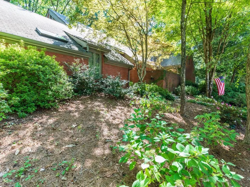 255 Brackenwood Circle, Sandy Springs, Georgia 30328, 3 Bedrooms Bedrooms, ,3 BathroomsBathrooms,Residential,Sold,255 Brackenwood Circle,6781649