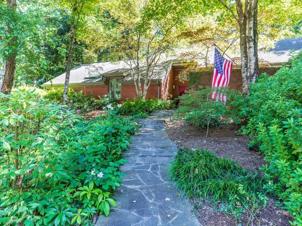 255 Brackenwood Circle, Sandy Springs, Georgia 30328, 3 Bedrooms Bedrooms, ,3 BathroomsBathrooms,Residential,Sold,255 Brackenwood Circle,6781649