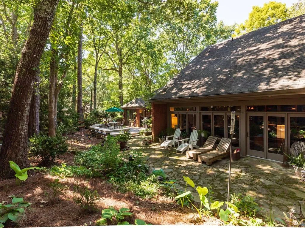 255 Brackenwood Circle, Sandy Springs, Georgia 30328, 3 Bedrooms Bedrooms, ,3 BathroomsBathrooms,Residential,Sold,255 Brackenwood Circle,6781649