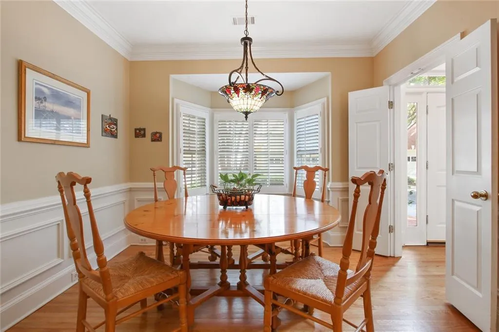 6391 Glenridge Drive Unit 145, Atlanta, Georgia 30328, 4 Bedrooms Bedrooms, ,2 BathroomsBathrooms,Residential,Sold,6391 Glenridge Drive Unit 145,6807358