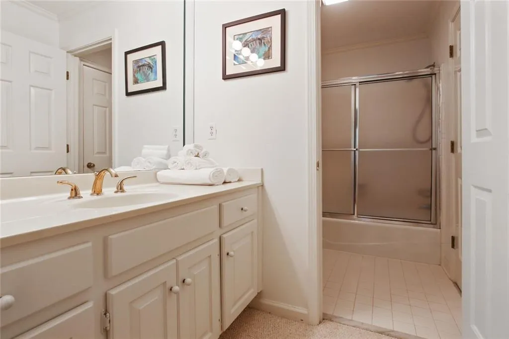 6391 Glenridge Drive Unit 145, Atlanta, Georgia 30328, 4 Bedrooms Bedrooms, ,2 BathroomsBathrooms,Residential,Sold,6391 Glenridge Drive Unit 145,6807358