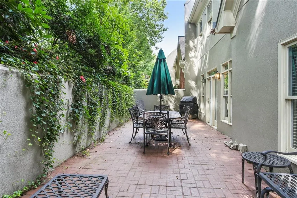 6391 Glenridge Drive Unit 145, Atlanta, Georgia 30328, 4 Bedrooms Bedrooms, ,2 BathroomsBathrooms,Residential,Sold,6391 Glenridge Drive Unit 145,6807358