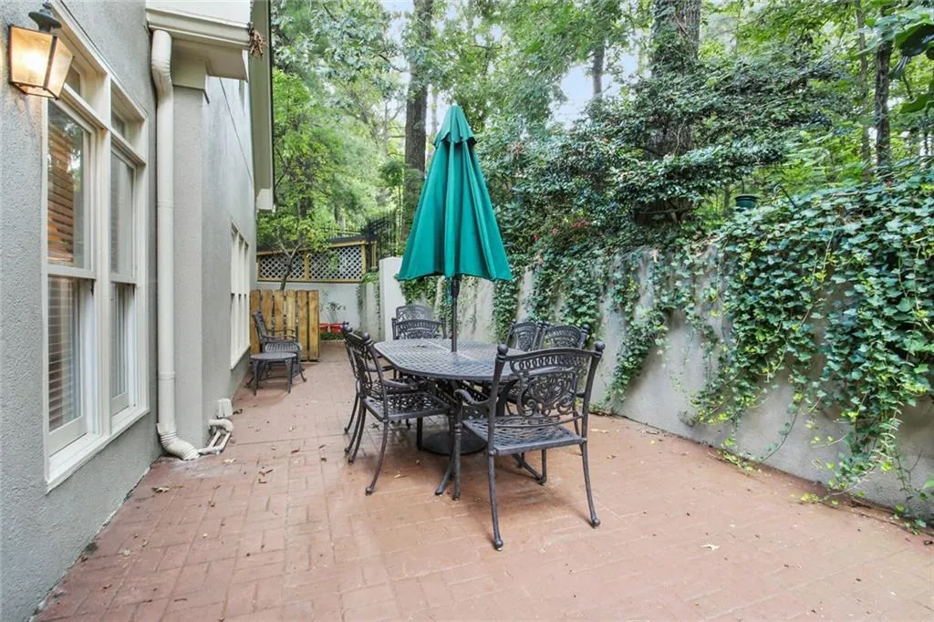6391 Glenridge Drive Unit 145, Atlanta, Georgia 30328, 4 Bedrooms Bedrooms, ,2 BathroomsBathrooms,Residential,Sold,6391 Glenridge Drive Unit 145,6807358