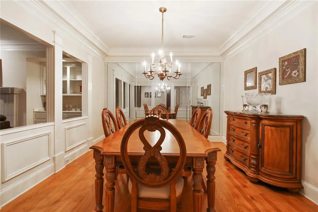 6391 Glenridge Drive Unit 145, Atlanta, Georgia 30328, 4 Bedrooms Bedrooms, ,2 BathroomsBathrooms,Residential,Sold,6391 Glenridge Drive Unit 145,6807358