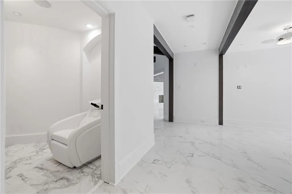 2883 W Roxboro Road Ne, Atlanta, Georgia 30324, 6 Bedrooms Bedrooms, 0 ,8 BathroomsBathrooms,Residential,For Sale,2883 W Roxboro Road Ne,7752836