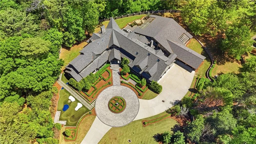2883 W Roxboro Road Ne, Atlanta, Georgia 30324, 6 Bedrooms Bedrooms, 0 ,8 BathroomsBathrooms,Residential,For Sale,2883 W Roxboro Road Ne,7752836