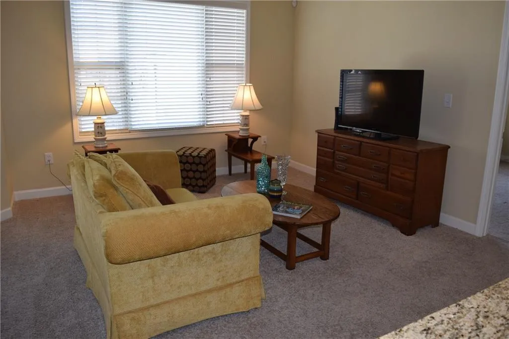 7265 Glisten Avenue Unit 124, Sandy Springs, Georgia 30328, 2 Bedrooms Bedrooms, ,2 BathroomsBathrooms,Residential,Sold,7265 Glisten Avenue Unit 124,5631196