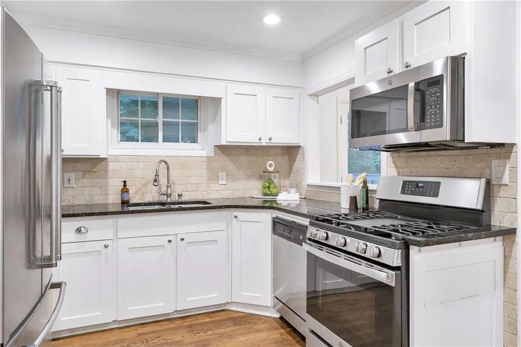 2070 Drew Valley Road Ne, Brookhaven, Georgia 30319, 3 Bedrooms Bedrooms, ,2 BathroomsBathrooms,Residential,For Sale,2070 Drew Valley Road Ne,7628914