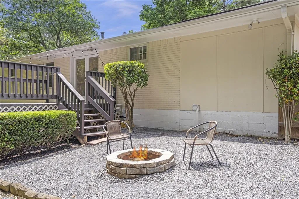 2070 Drew Valley Road Ne, Brookhaven, Georgia 30319, 3 Bedrooms Bedrooms, ,2 BathroomsBathrooms,Residential,For Sale,2070 Drew Valley Road Ne,7628914