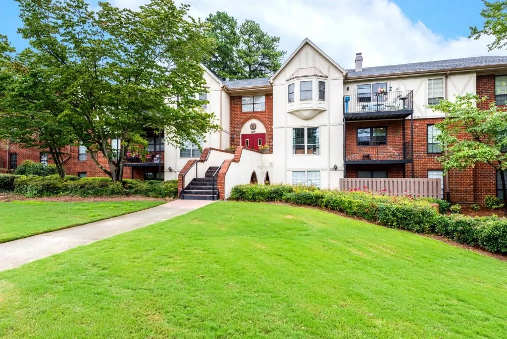 6851 Roswell Road Unit O12, Sandy Springs, Georgia 30328, 3 Bedrooms Bedrooms, ,2 BathroomsBathrooms,Residential,Sold,6851 Roswell Road Unit O12,5892296