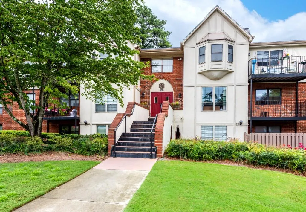 6851 Roswell Road Unit O12, Sandy Springs, Georgia 30328, 3 Bedrooms Bedrooms, ,2 BathroomsBathrooms,Residential,Sold,6851 Roswell Road Unit O12,5892296