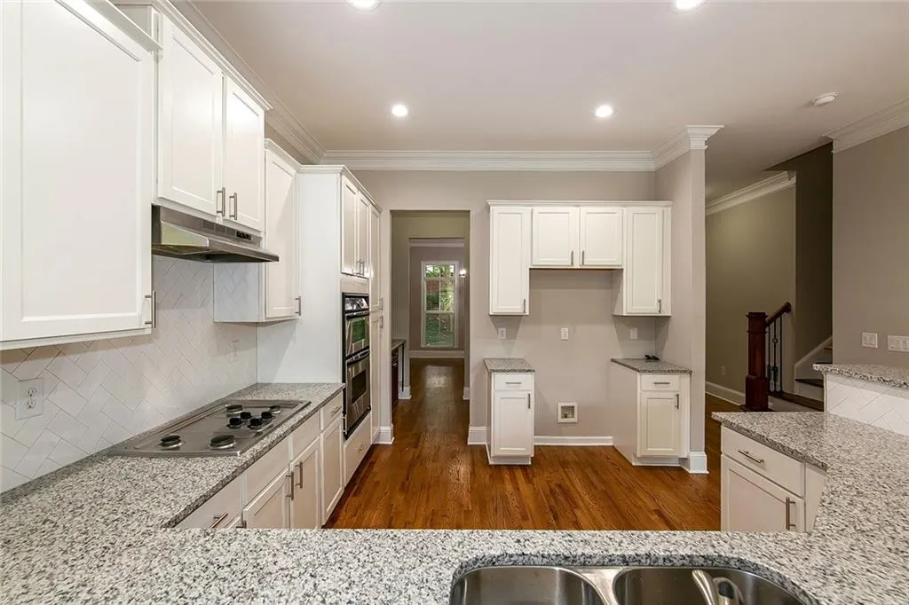 5404 Glenridge Cove, Atlanta, Georgia 30342, 2 Bedrooms Bedrooms, ,2 BathroomsBathrooms,Residential,Sold,5404 Glenridge Cove,6748704