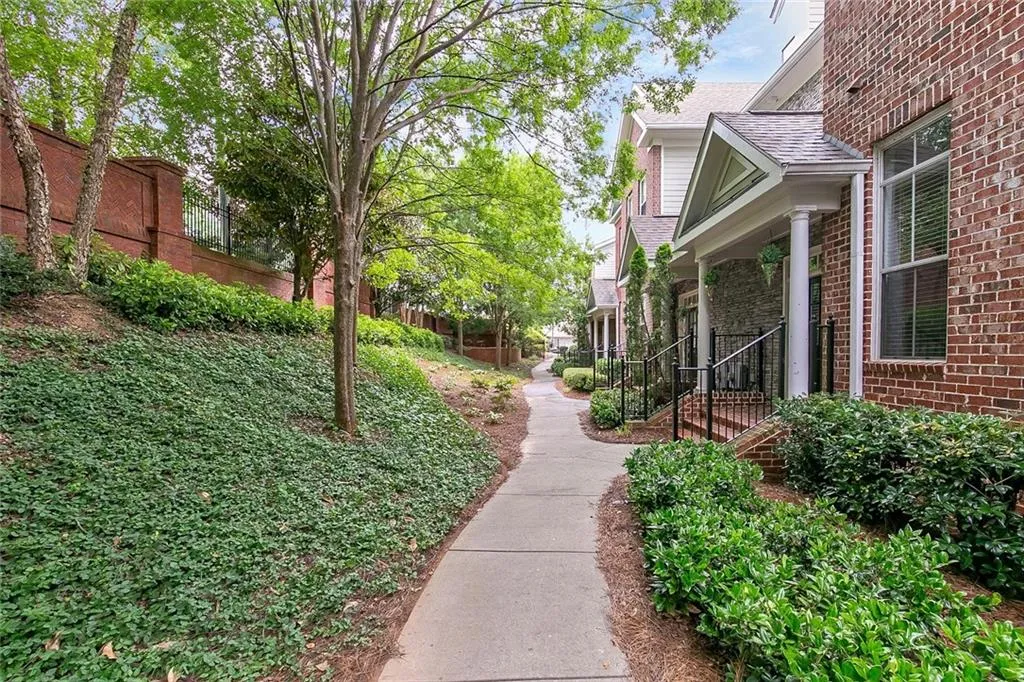 5404 Glenridge Cove, Atlanta, Georgia 30342, 2 Bedrooms Bedrooms, ,2 BathroomsBathrooms,Residential,Sold,5404 Glenridge Cove,6748704
