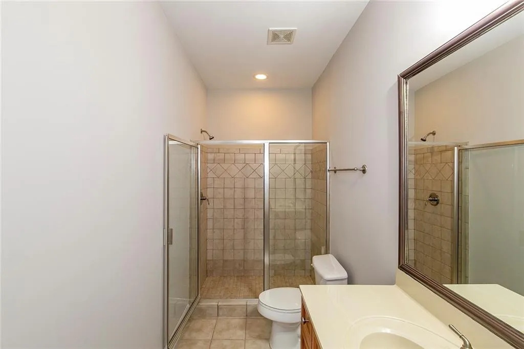 5404 Glenridge Cove, Atlanta, Georgia 30342, 2 Bedrooms Bedrooms, ,2 BathroomsBathrooms,Residential,Sold,5404 Glenridge Cove,6748704