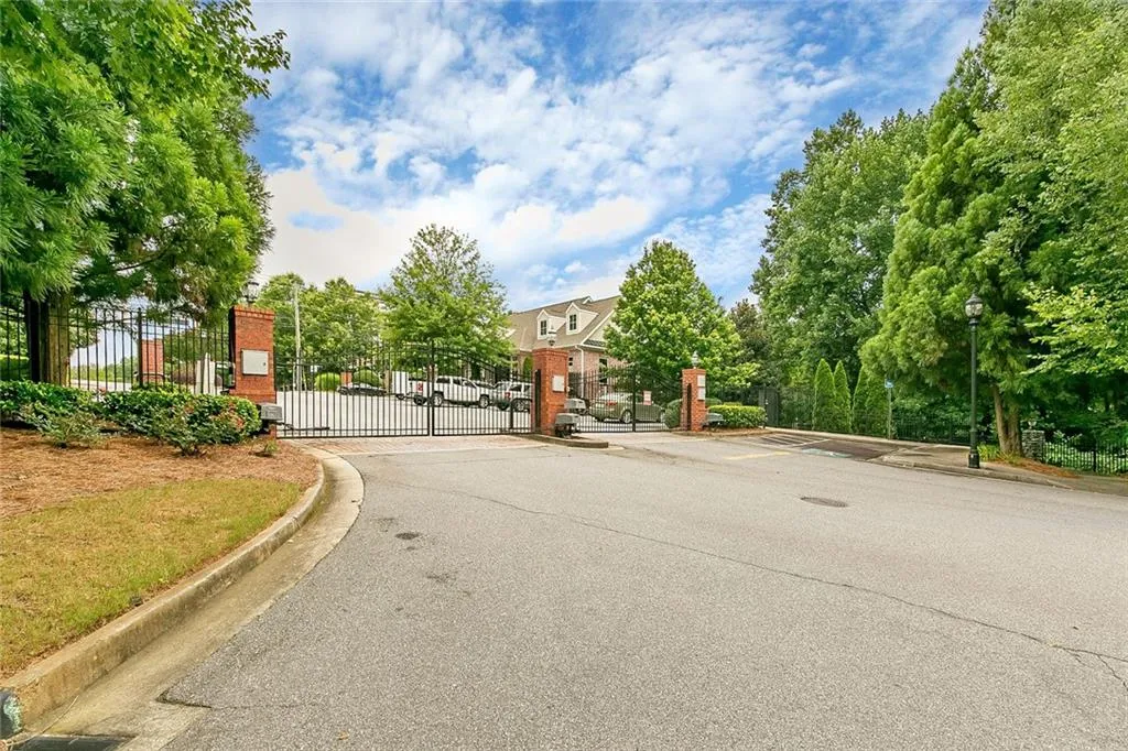 5404 Glenridge Cove, Atlanta, Georgia 30342, 2 Bedrooms Bedrooms, ,2 BathroomsBathrooms,Residential,Sold,5404 Glenridge Cove,6748704