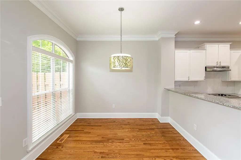 5404 Glenridge Cove, Atlanta, Georgia 30342, 2 Bedrooms Bedrooms, ,2 BathroomsBathrooms,Residential,Sold,5404 Glenridge Cove,6748704