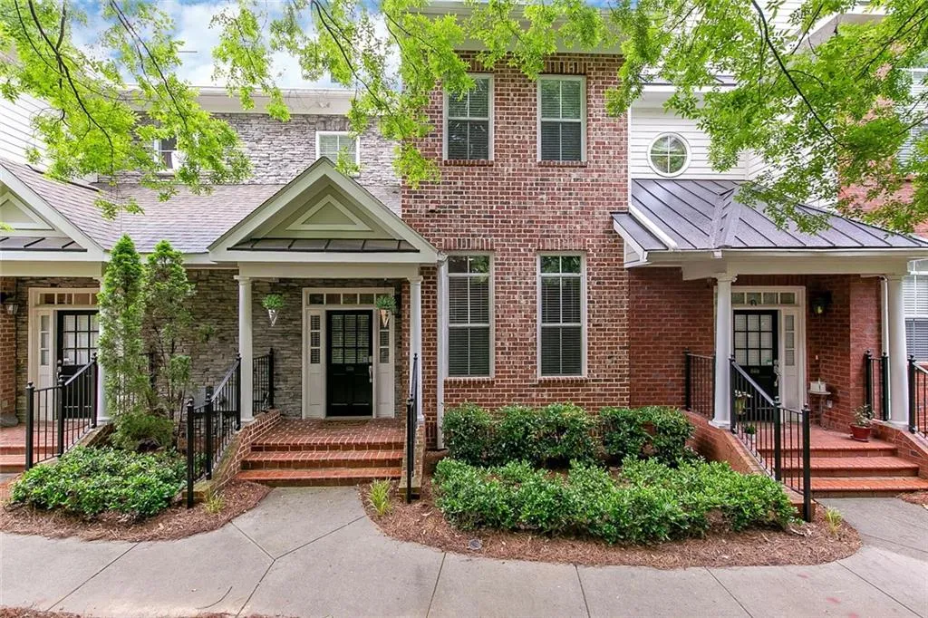 5404 Glenridge Cove, Atlanta, Georgia 30342, 2 Bedrooms Bedrooms, ,2 BathroomsBathrooms,Residential,Sold,5404 Glenridge Cove,6748704