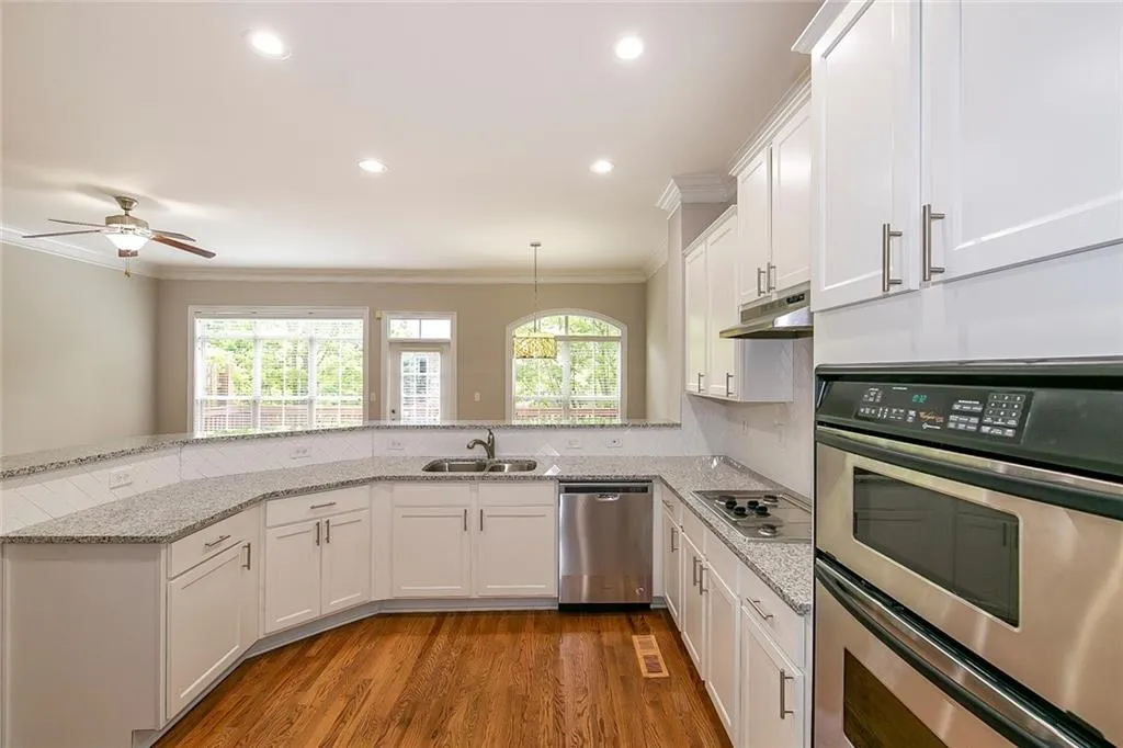 5404 Glenridge Cove, Atlanta, Georgia 30342, 2 Bedrooms Bedrooms, ,2 BathroomsBathrooms,Residential,Sold,5404 Glenridge Cove,6748704