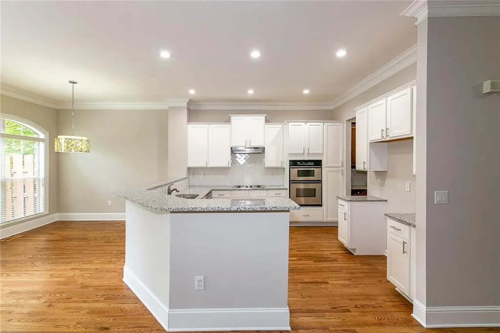 5404 Glenridge Cove, Atlanta, Georgia 30342, 2 Bedrooms Bedrooms, ,2 BathroomsBathrooms,Residential,Sold,5404 Glenridge Cove,6748704