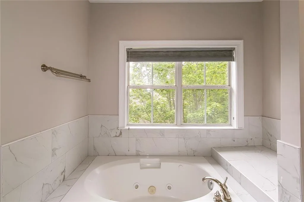5404 Glenridge Cove, Atlanta, Georgia 30342, 2 Bedrooms Bedrooms, ,2 BathroomsBathrooms,Residential,Sold,5404 Glenridge Cove,6748704