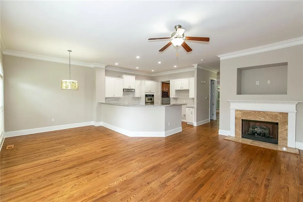 5404 Glenridge Cove, Atlanta, Georgia 30342, 2 Bedrooms Bedrooms, ,2 BathroomsBathrooms,Residential,Sold,5404 Glenridge Cove,6748704