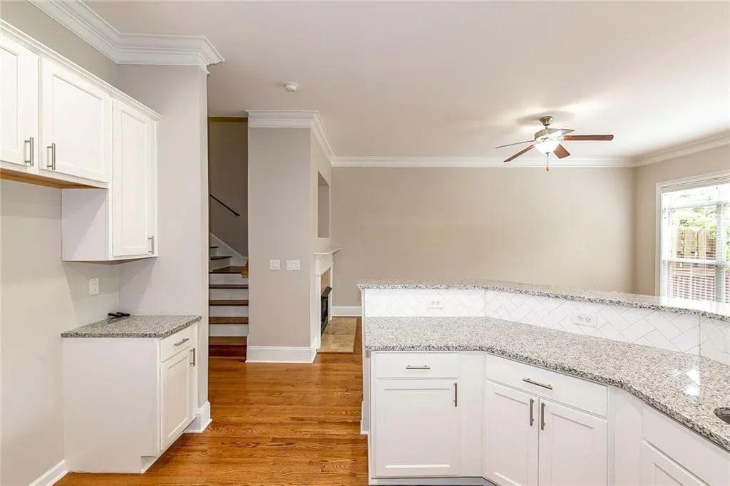 5404 Glenridge Cove, Atlanta, Georgia 30342, 2 Bedrooms Bedrooms, ,2 BathroomsBathrooms,Residential,Sold,5404 Glenridge Cove,6748704