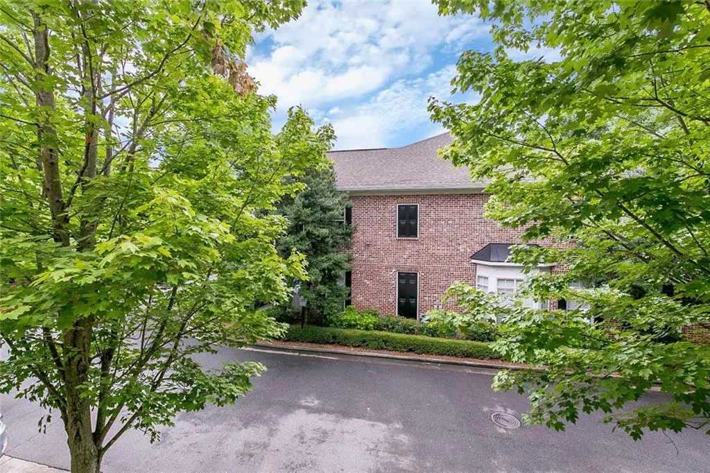 5404 Glenridge Cove, Atlanta, Georgia 30342, 2 Bedrooms Bedrooms, ,2 BathroomsBathrooms,Residential,Sold,5404 Glenridge Cove,6748704