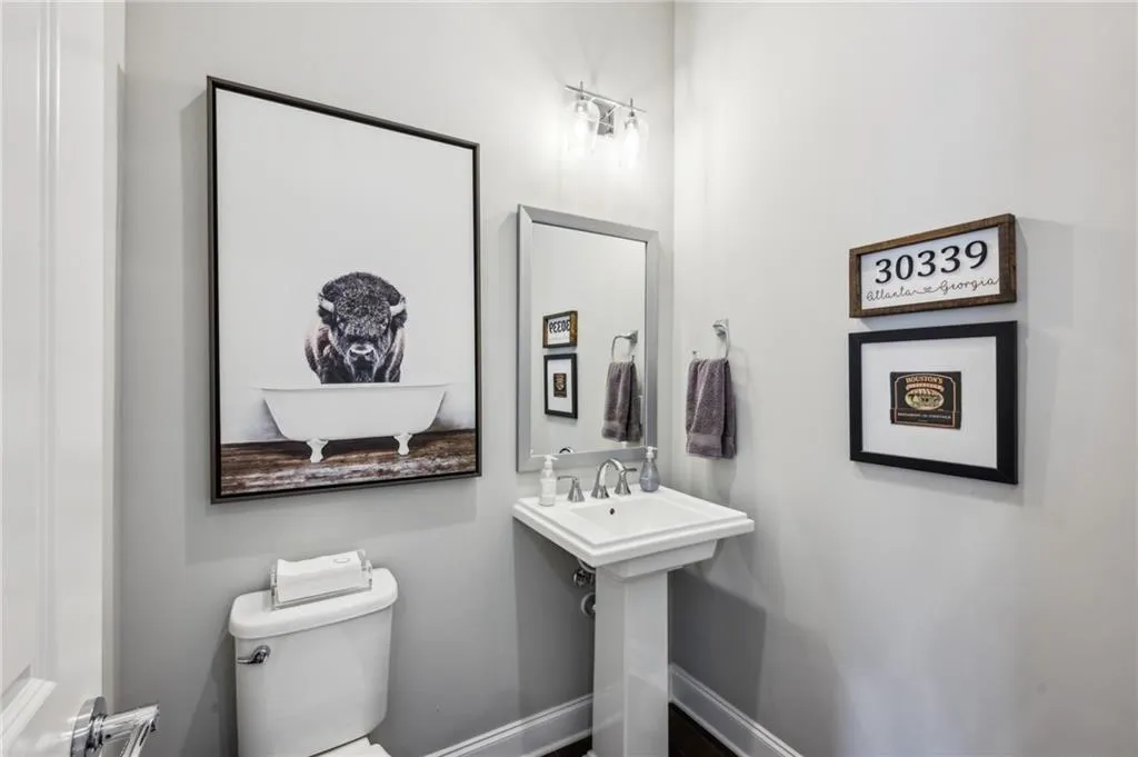 Half bath off the main/kitchen level